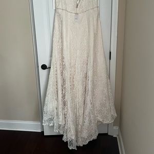 BNWT Wedding Dress! Absolutely Stunning
